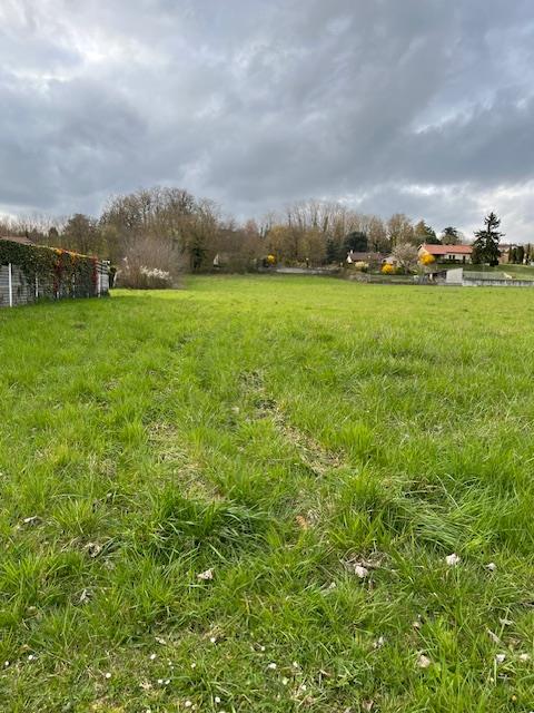 Terrain constructible – Bourg-Saint-Christophe (01800)