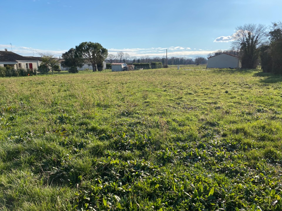 Programme immobilier neuf CR2117088 - Terrain/Terre - Pisany