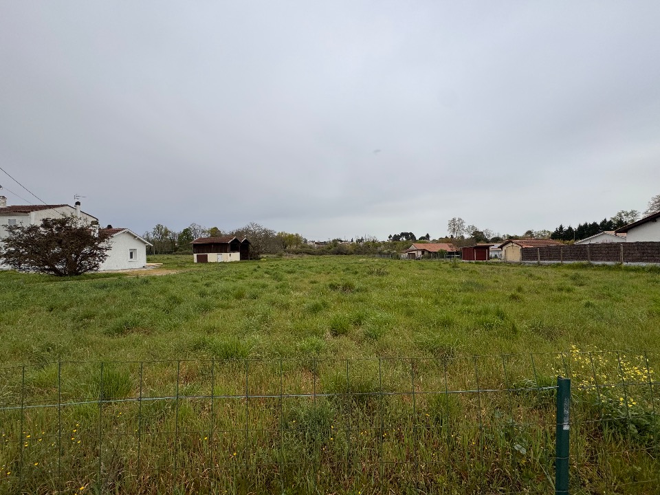 Programme immobilier neuf AMCADAUJAC490-0 - Terrain/Terre - Cadaujac