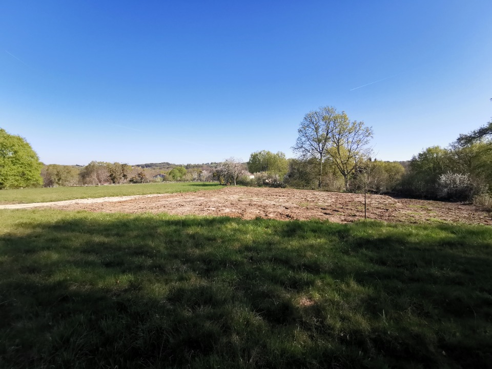 AL2132348 - Terrain/Terre - Atur