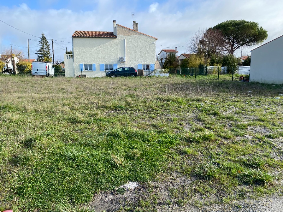 Photo VC2148321 - Terrain/Terre - Semussac image 2/3