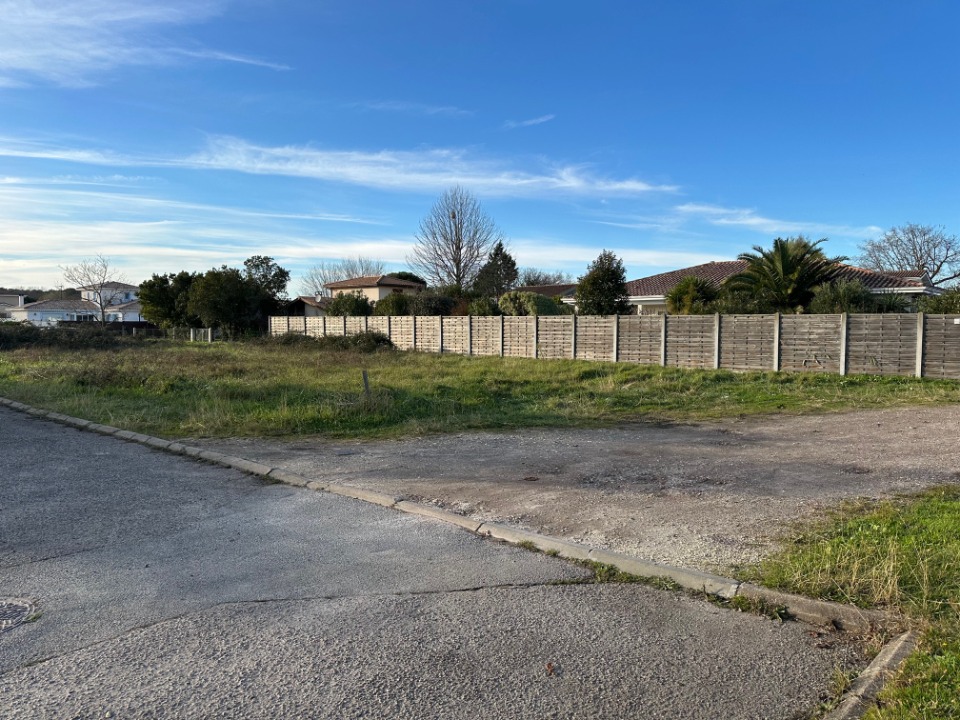 LB2152141 - Terrain/Terre - Lanton