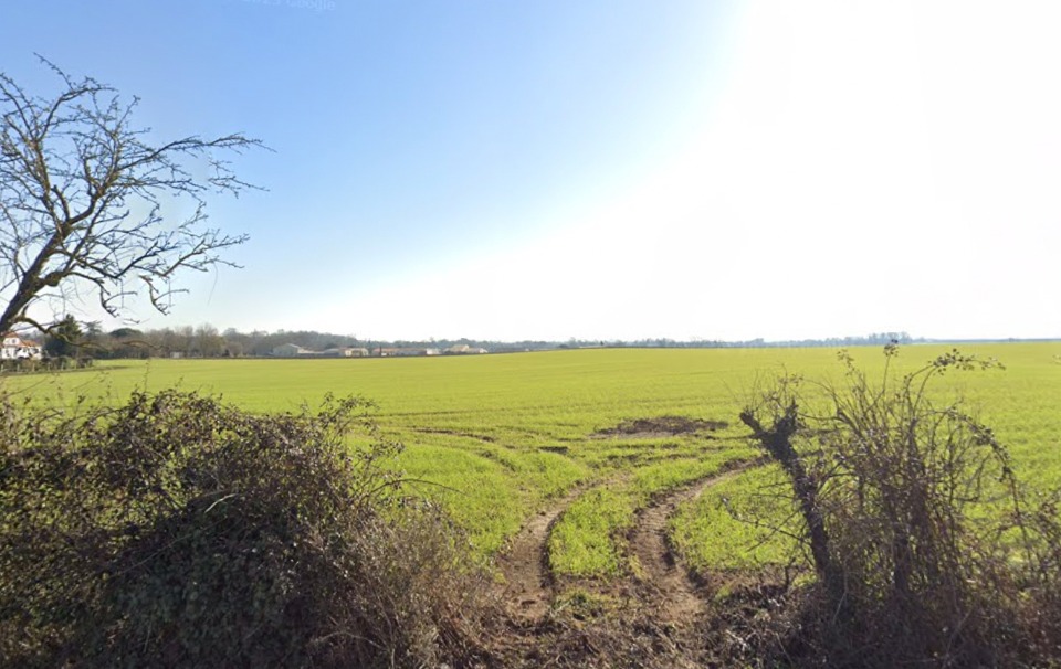 GR2154413 - Terrain/Terre - Anais
