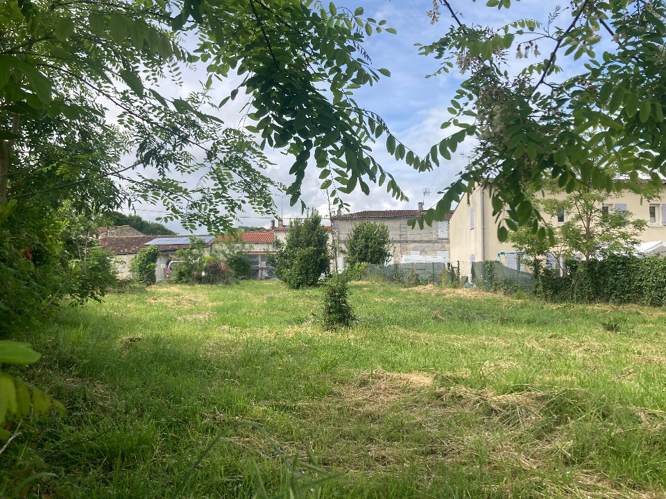 PO2155172 - Terrain/Terre - Saintes