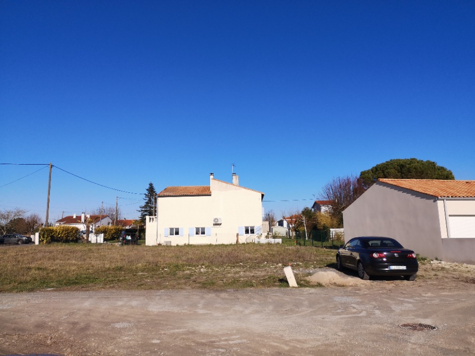 Photo EN2157100 - Terrain/Terre - Semussac image 2/3