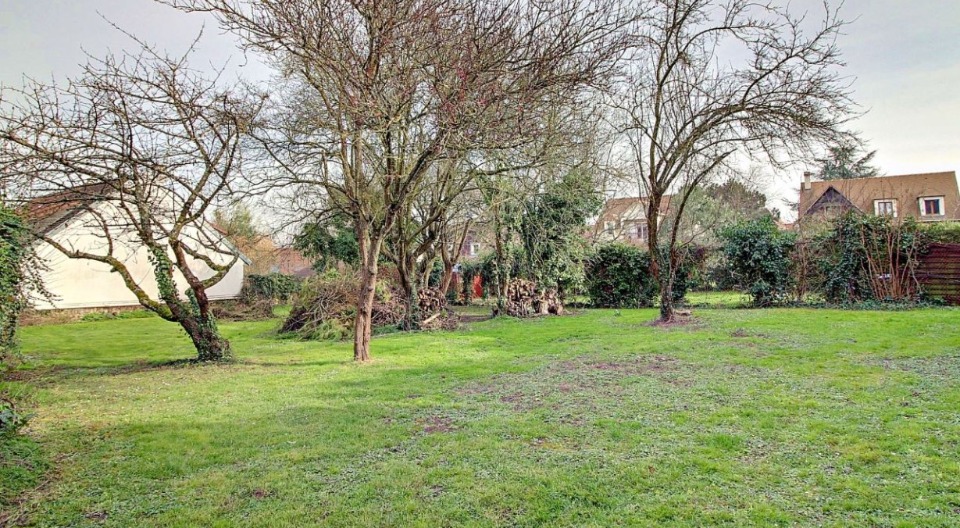 terrain à construire viabilisé en vente à Chambourcy (78240)