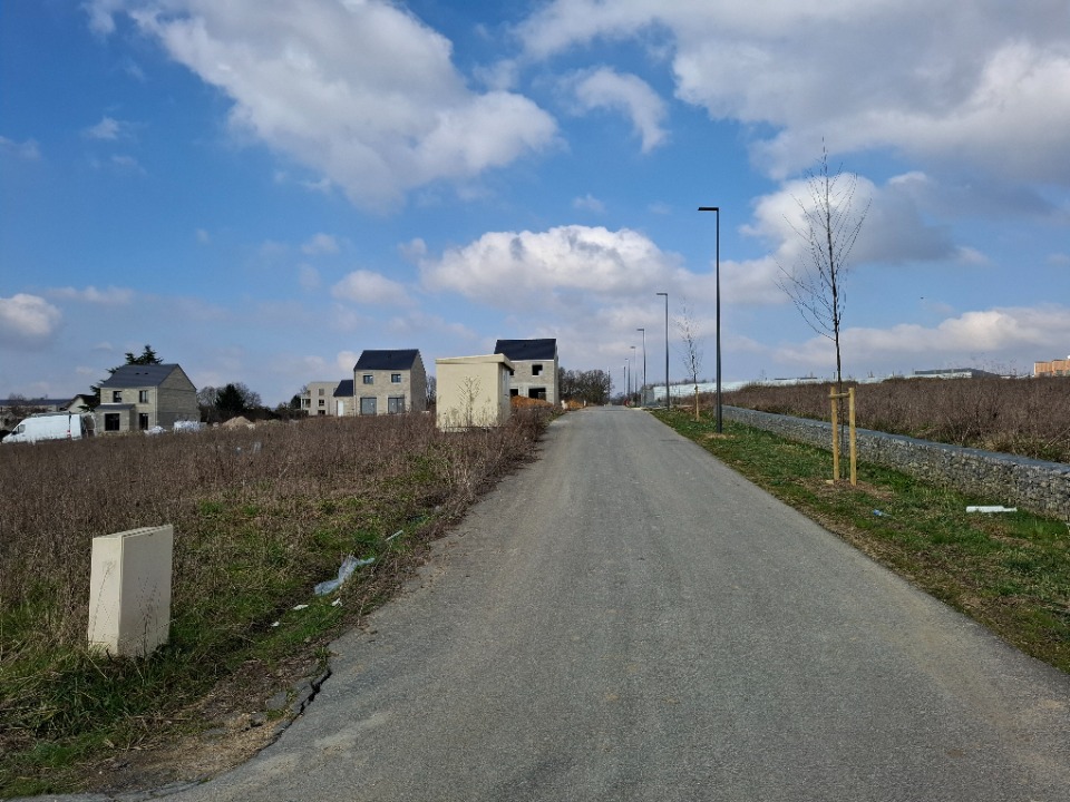 Superbe terrain constructible de 223m2 disponible à Arpajon