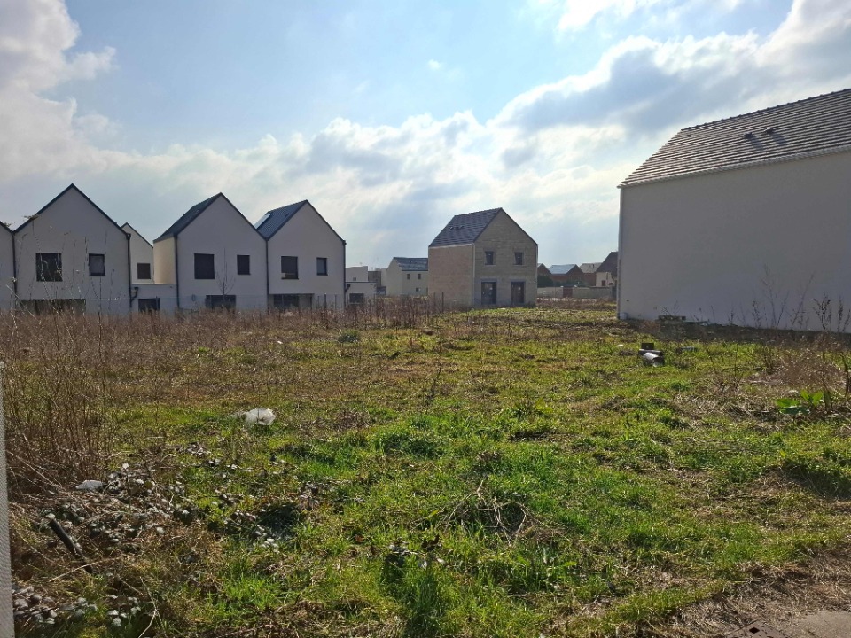 terrain à batir de 223m2 en vente à Bruyères-le-Châtel