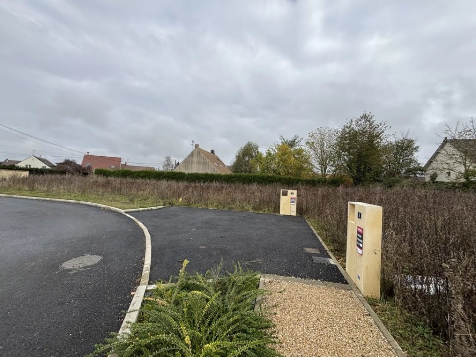 terrain constructible viabilisé en vente à Richarville