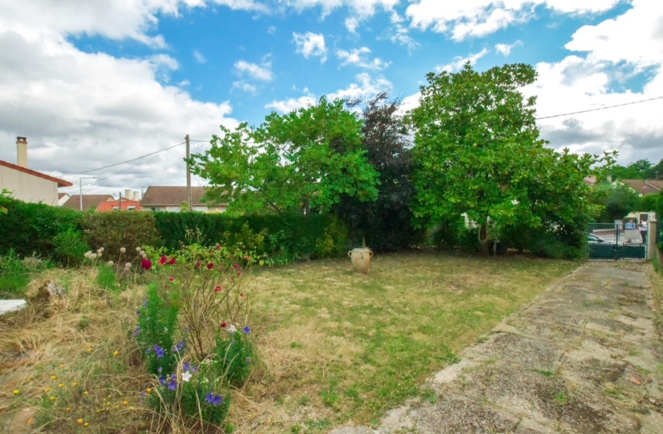 terrain à vendre de 600m2 disponible à Nanterre