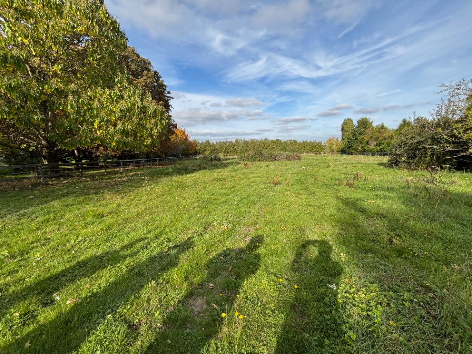 Joli terrain à construire viabilisé en vente à Thoiry (78770)