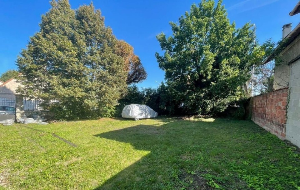 terrain à construire viabilisé en vente à Nozay