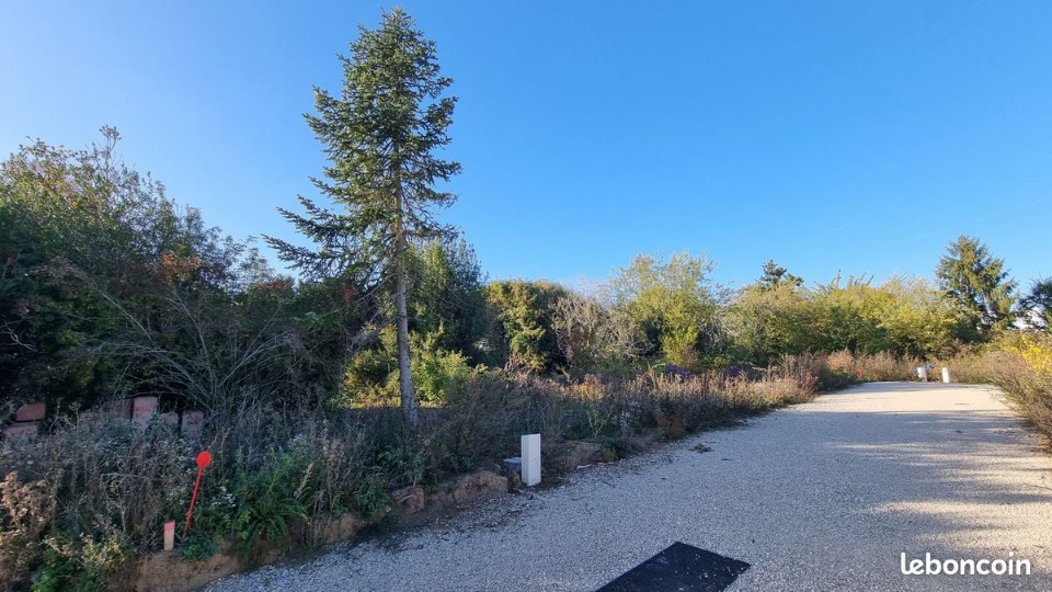 Joli terrain constructible viabilisé en vente à Saint-Léger-en-Yvelines