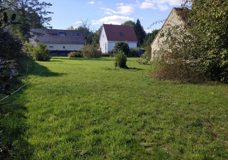 Agréable terrain constructible de 560m2 à Lardy