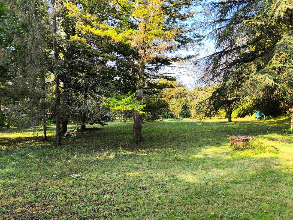 Terrain &agrave; b&acirc;tir &agrave; Javrezac (16100)