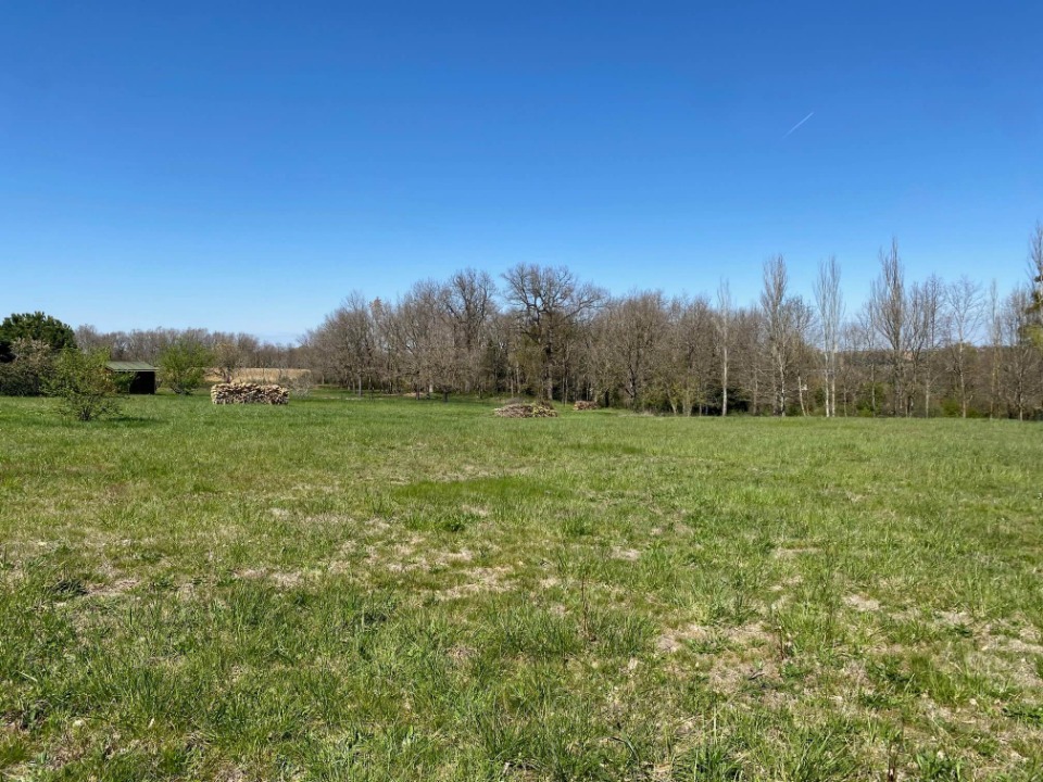Magnifique terrain constructible viabilisé disponible à Prunay-en-Yvelines