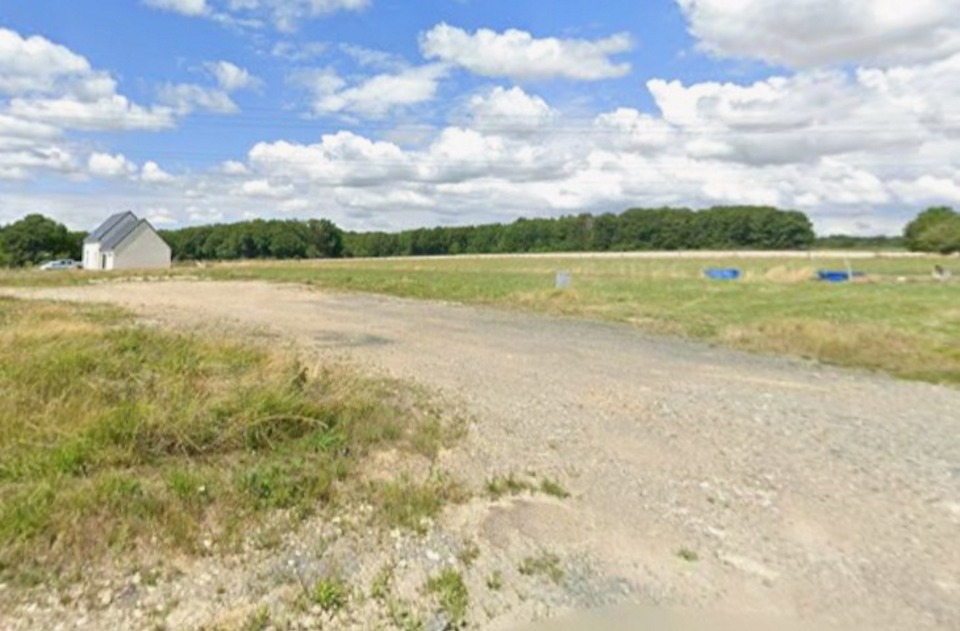 Terrain à bâtir à Nouzilly (37380)