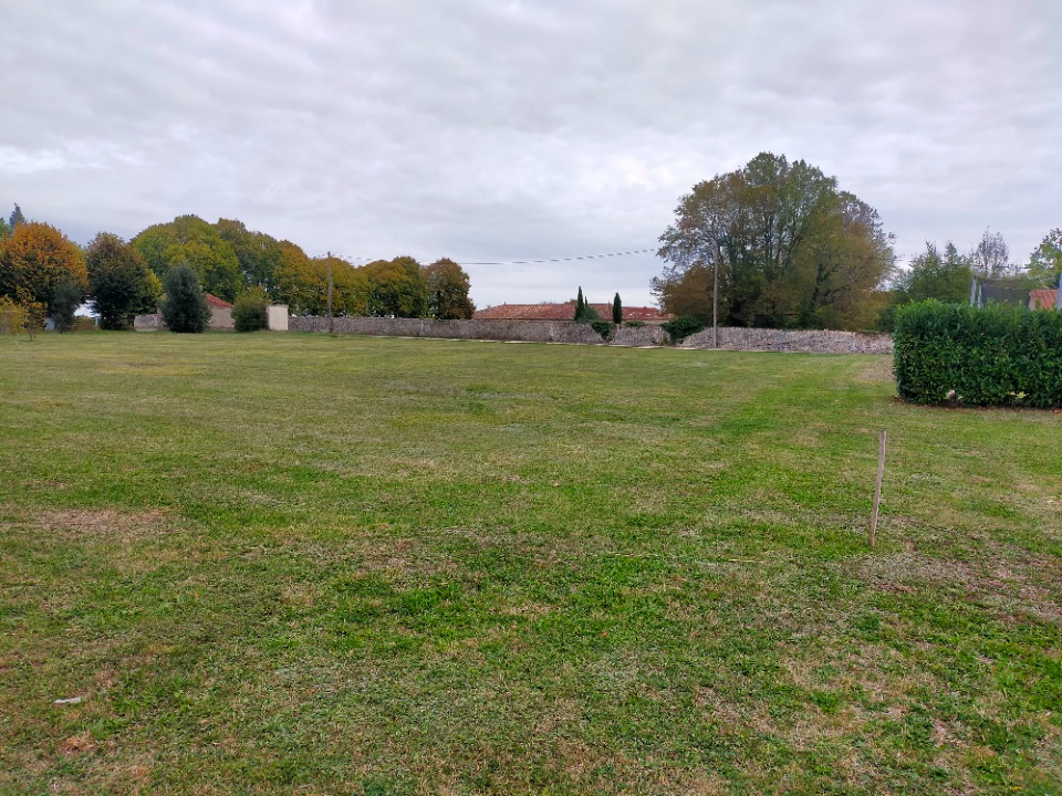 Terrain &agrave; b&acirc;tir &agrave; Saint-Laurent-de-Cognac (16100)