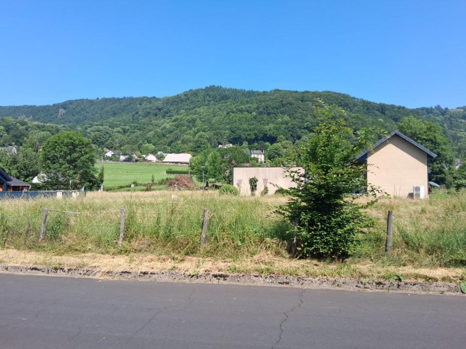 Terrain &agrave; b&acirc;tir &agrave; Polminhac (15800)