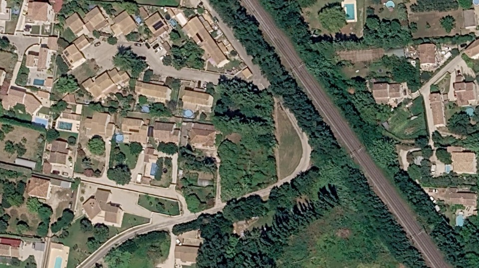 Terrain à bâtir à Roquemaure (30150)