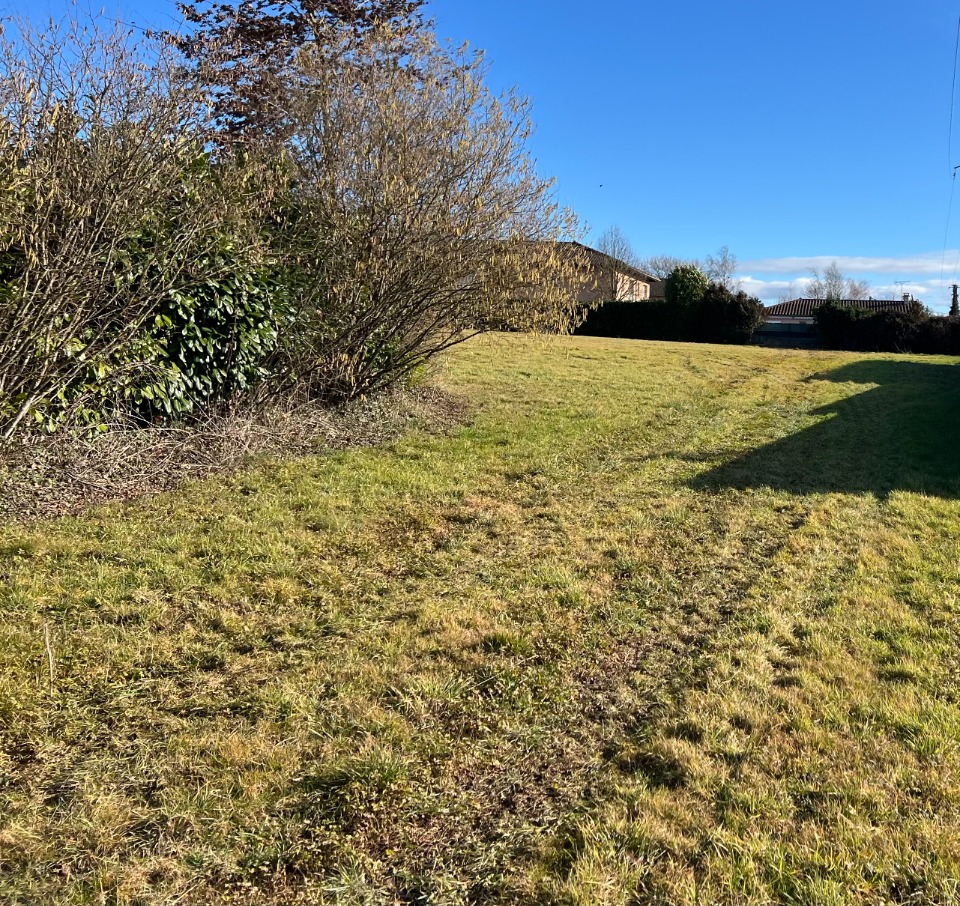Terrain à bâtir à Dompierre-sur-Veyle (01240)