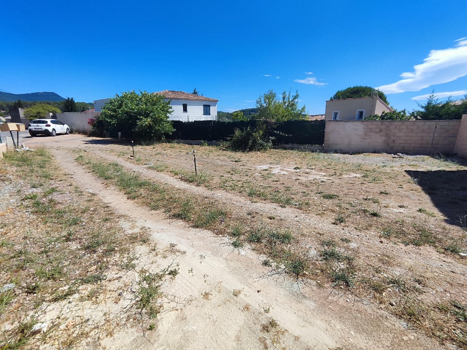 Terrain &agrave; b&acirc;tir &agrave; Cuers (83390)