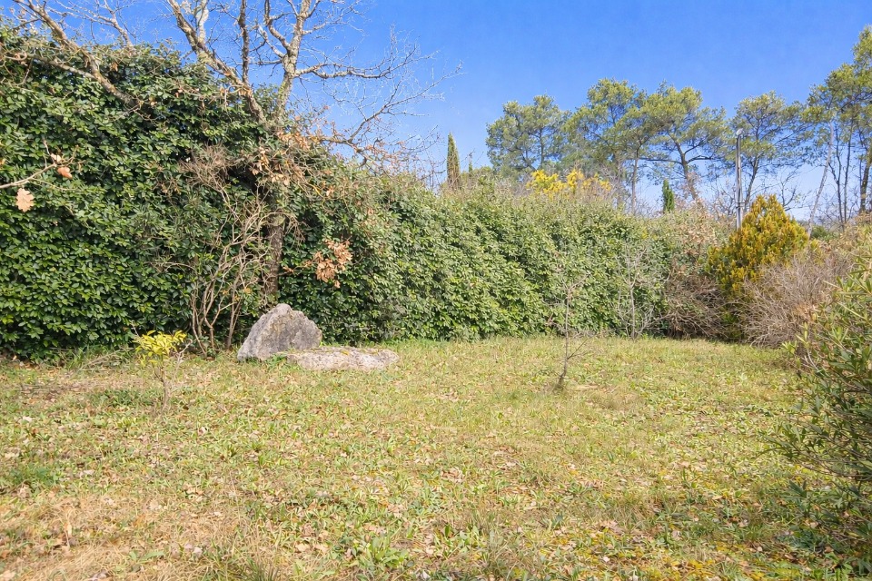 Terrain &agrave; b&acirc;tir &agrave; Rocbaron (83136)