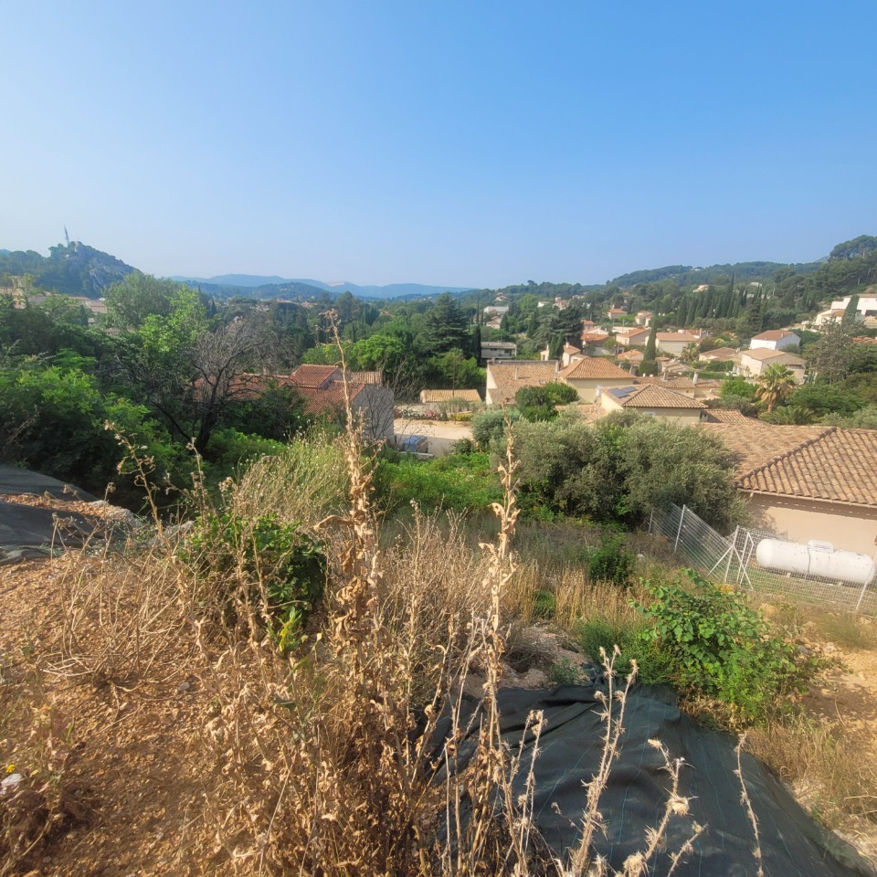 Terrain à bâtir à Roquevaire (13360)