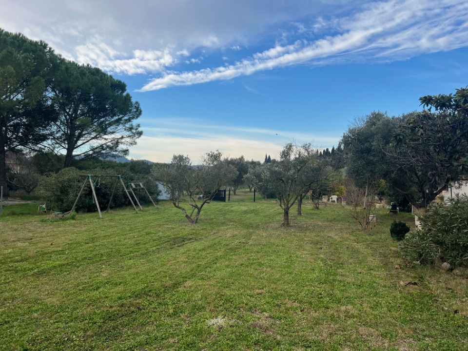 Terrain à bâtir à Mas-Blanc-des-Alpilles (13103)