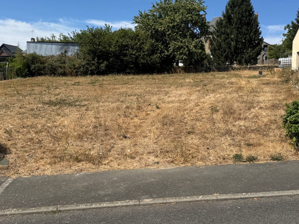 Terrain à bâtir à Cuillé (53540)