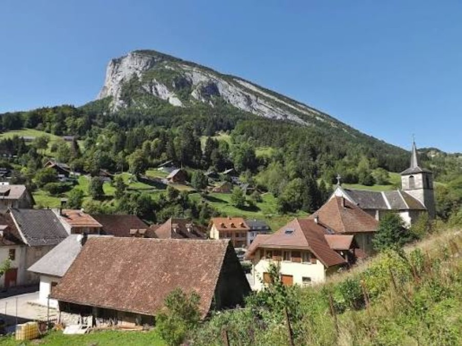 Terrain à bâtir à Entre-deux-Guiers (38380)