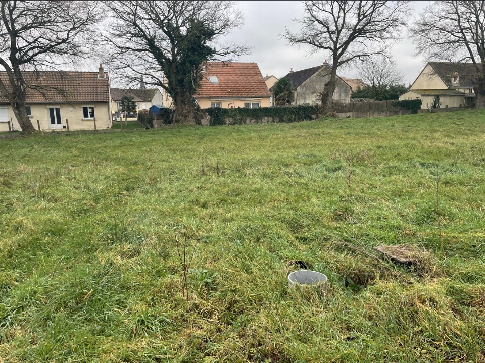 Terrain à bâtir à Louailles (72300)