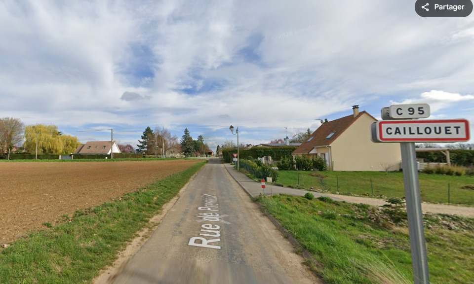 Terrain à bâtir à Caillouet-Orgeville (27120)