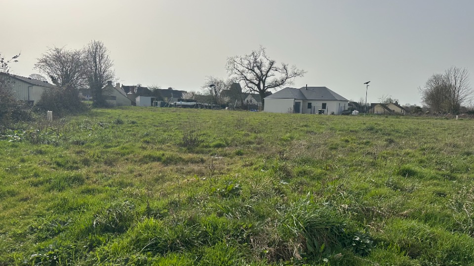 Terrain à bâtir à Couvains (50680)