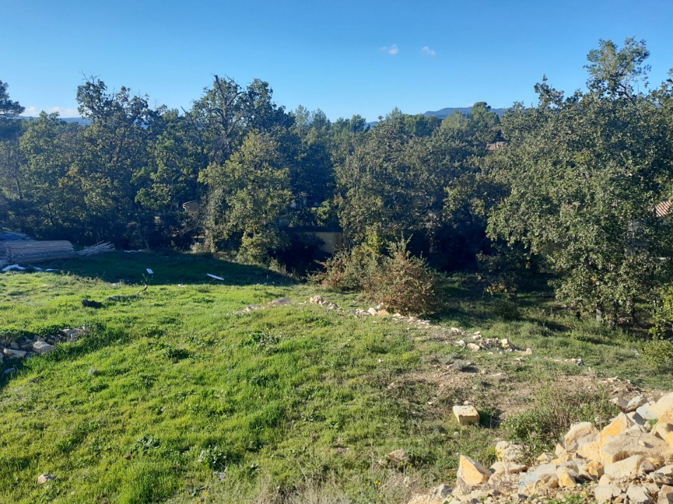 Terrain à bâtir à Rocbaron (83136)