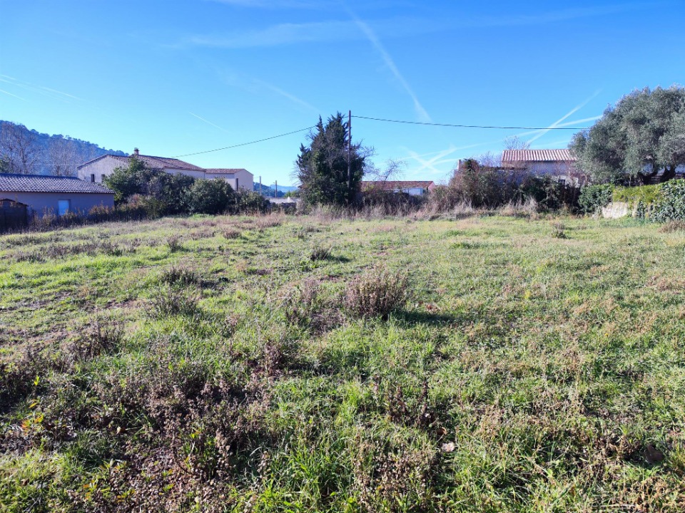 Terrain à bâtir à Carnoules (83660)