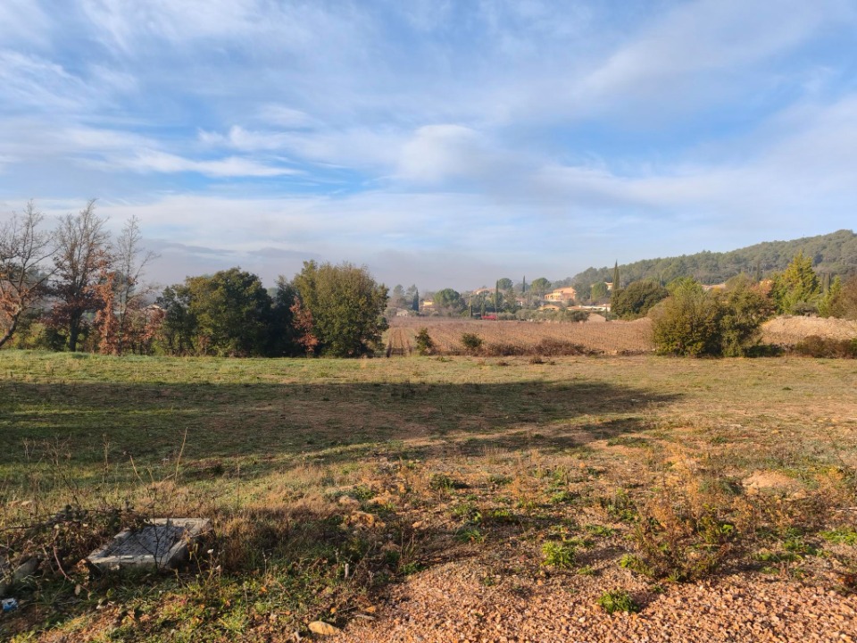 Terrain à bâtir à Carcès (83570)