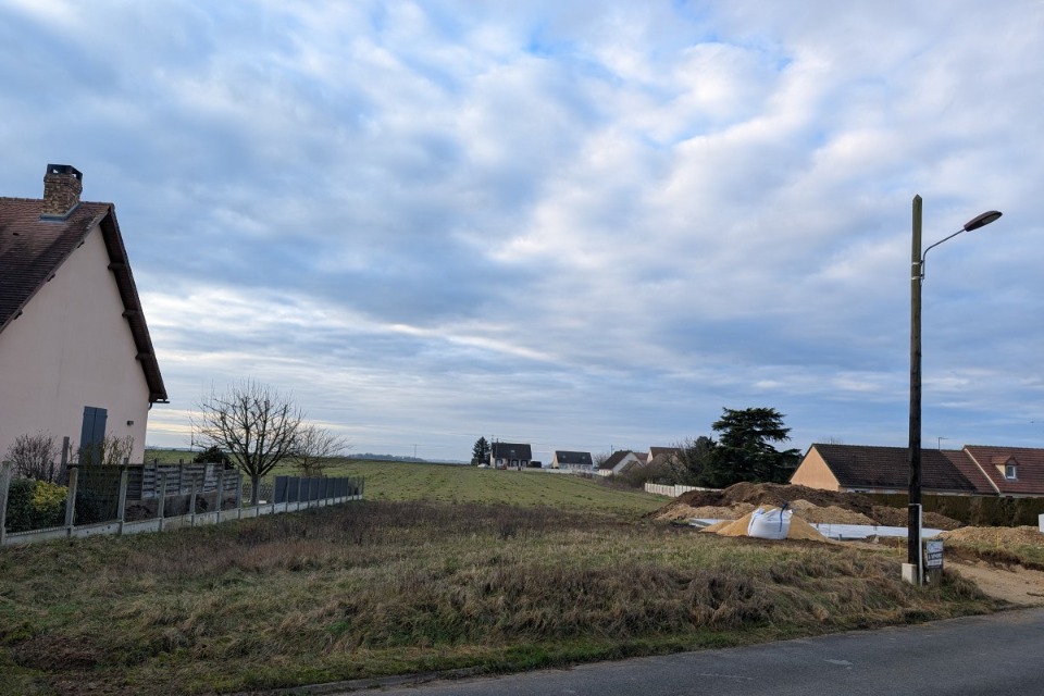 Terrain à bâtir à Berchères-les-Pierres (28630)
