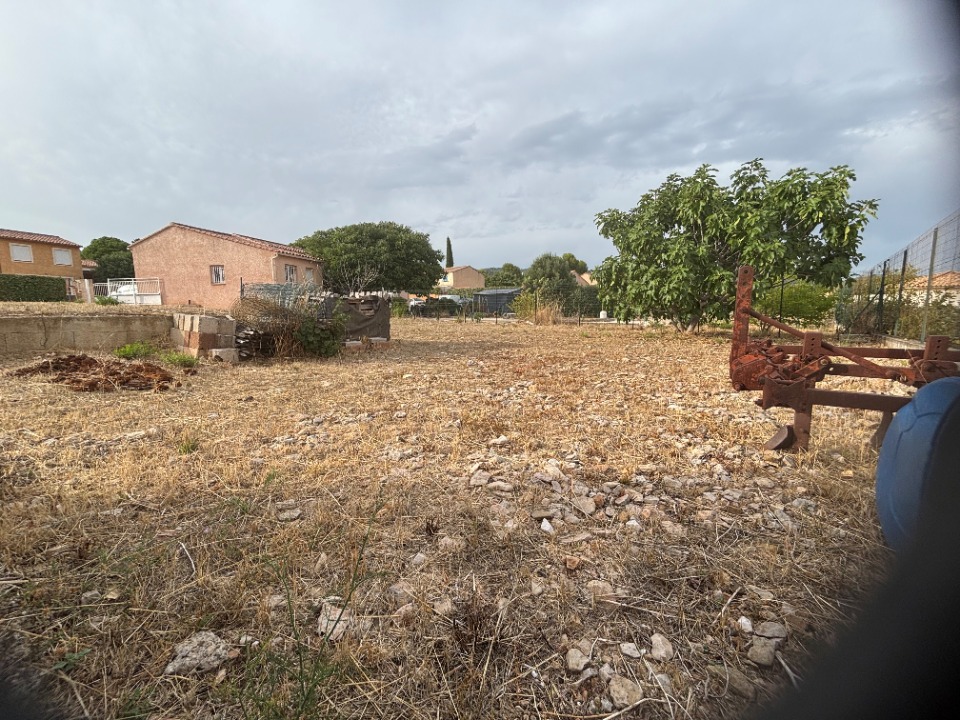Terrain à bâtir à Puget-Ville (83390)