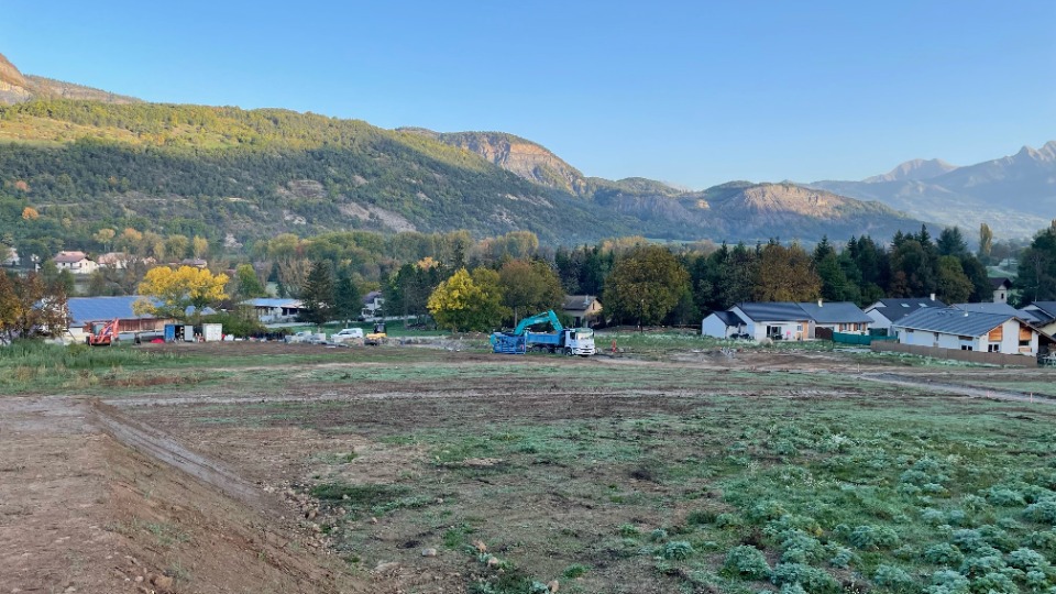 Terrain à bâtir à Saint-Étienne-le-Laus (05130)