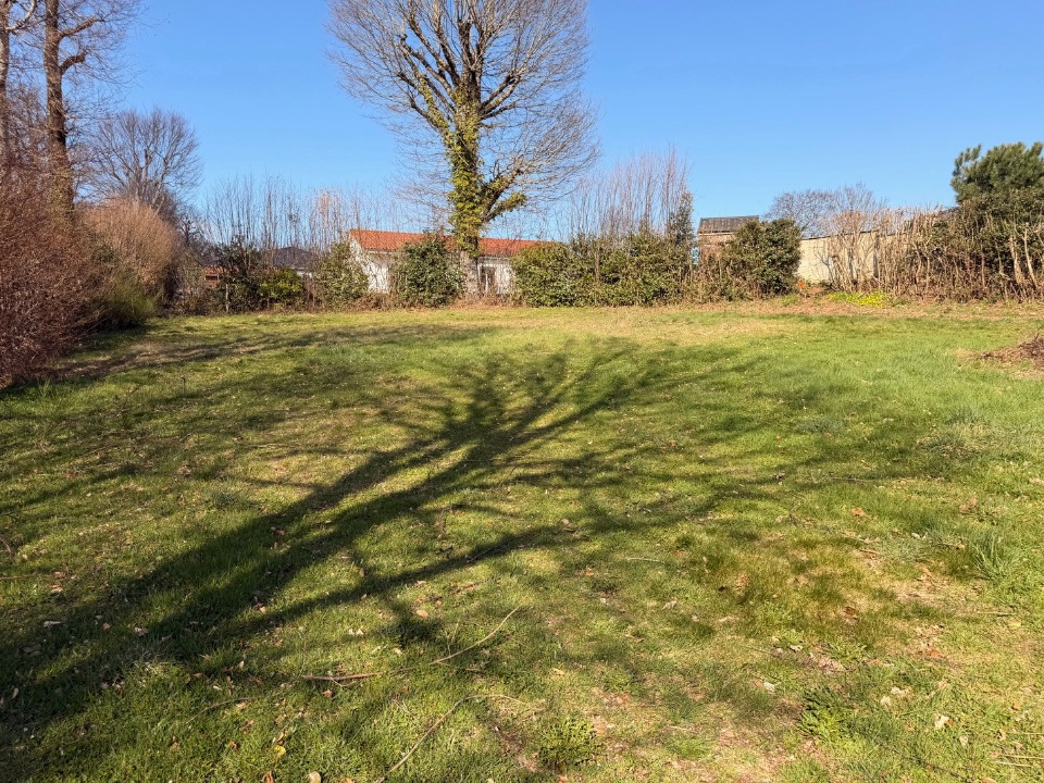 Terrain à bâtir à Sansac-de-Marmiesse (15130)
