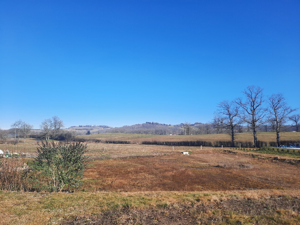 Terrain à bâtir à Saint-Paul-des-Landes (15250)