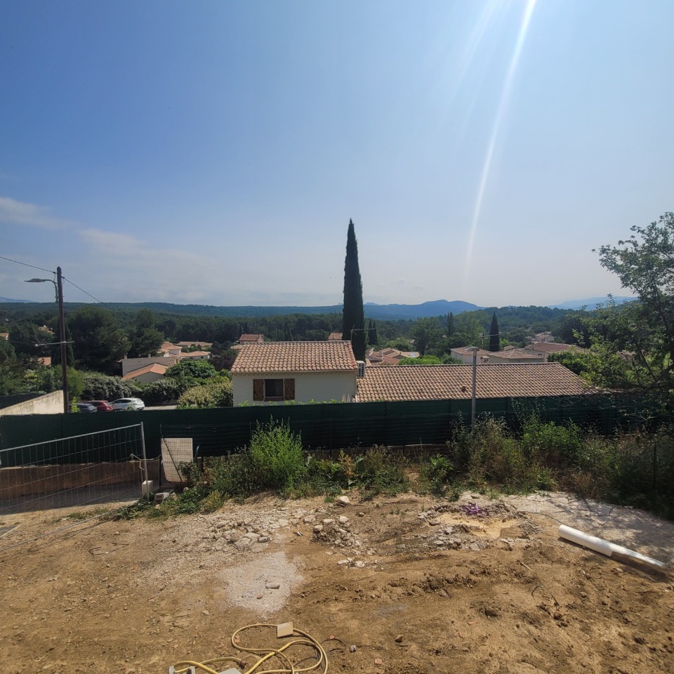 Terrain à bâtir à Cadolive (13950)