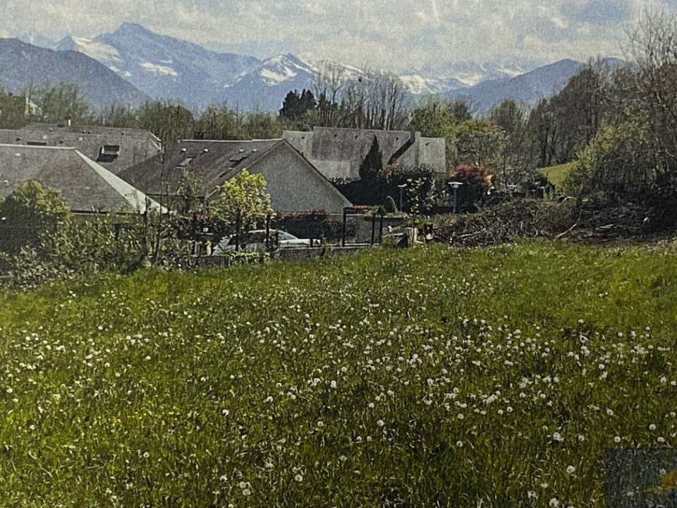 Terrain à bâtir à Poueyferré (65100)