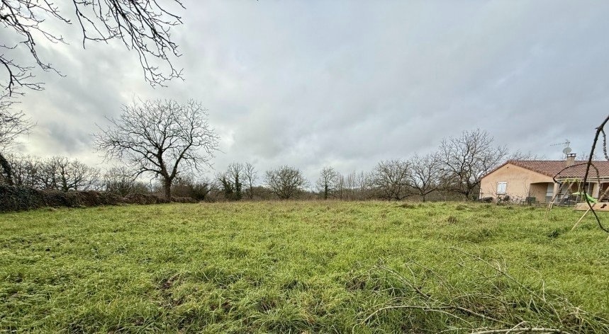 Terrain à bâtir à Issepts (46320)
