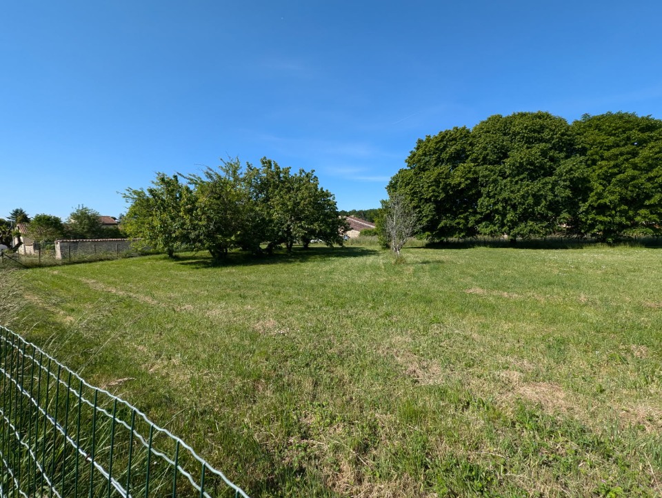 Terrain à bâtir à Mérignac (16200)