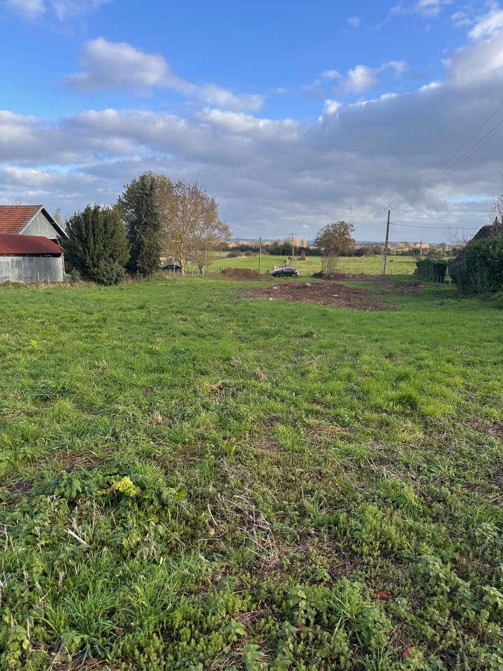 Terrain à bâtir à Marais-Vernier (27680)