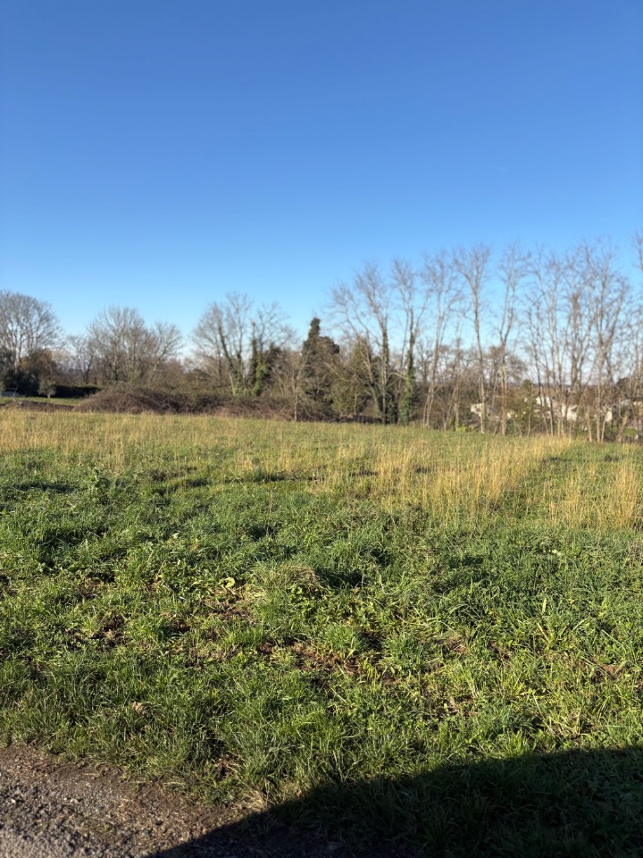 Terrain à bâtir à Guîtres (33230)