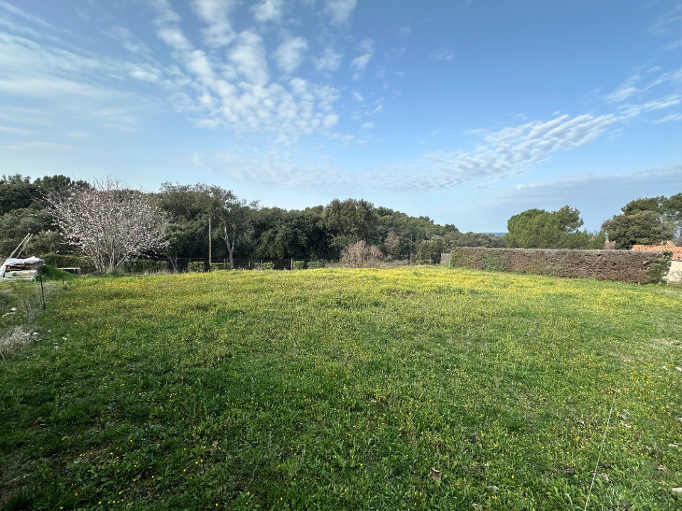 Terrain à bâtir à La Bastidonne (84120)