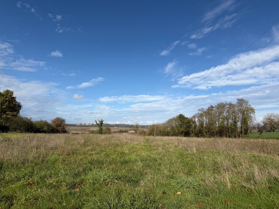 Terrain à bâtir à Birac (33430)